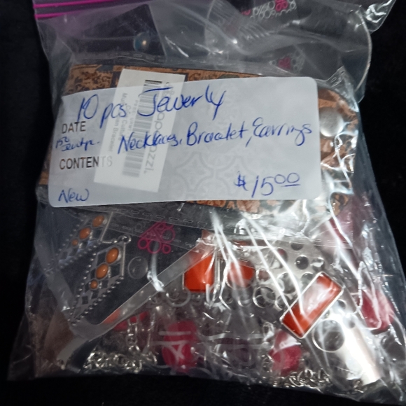 Paparazzi Jewelry. 10+ pcs per bag - Picture 3 of 9